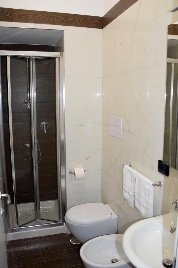 Centro Storico - Fermata Montesanto Hotel Napoli Ngoại thất bức ảnh