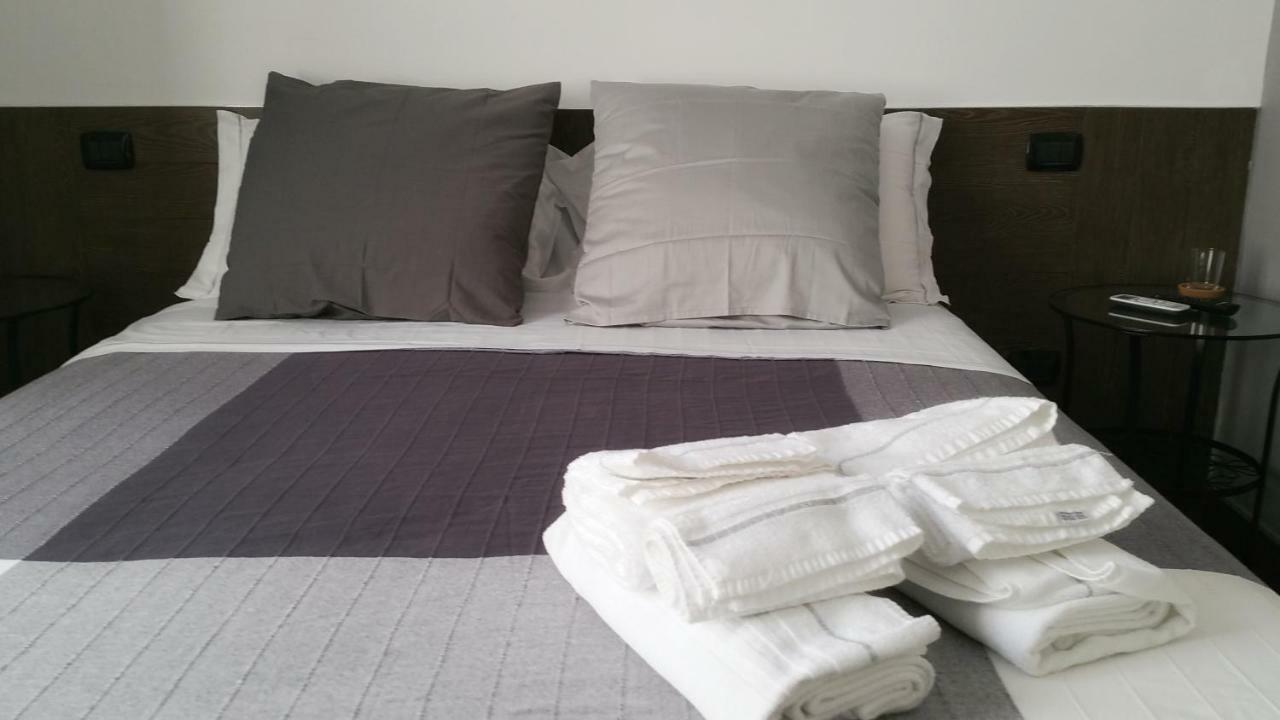 Centro Storico - Fermata Montesanto Hotel Napoli Ngoại thất bức ảnh